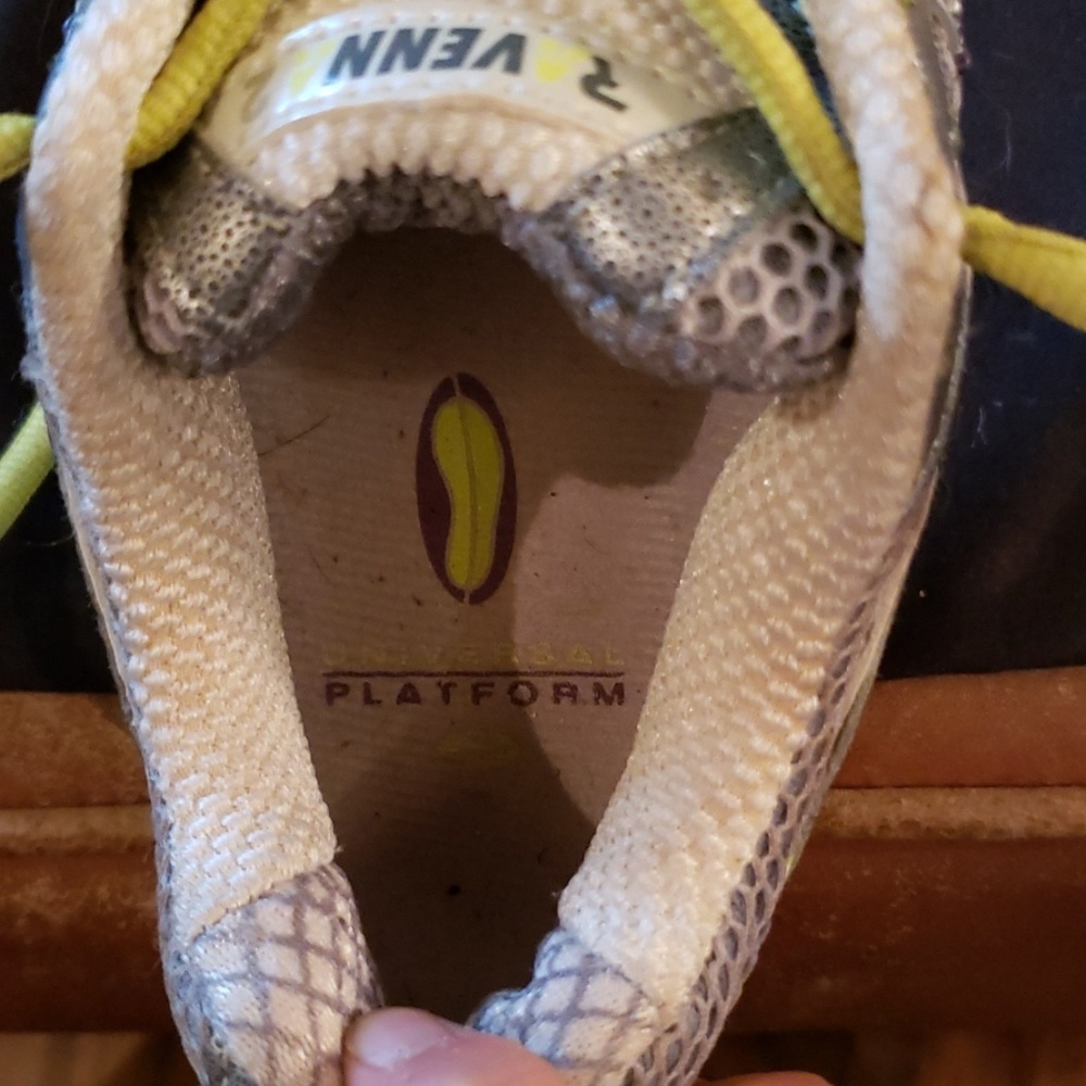 Running shoes - Picture 4 of 4